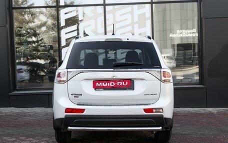 Mitsubishi Outlander III рестайлинг 3, 2014 год, 1 700 000 рублей, 4 фотография