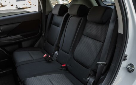 Mitsubishi Outlander III рестайлинг 3, 2014 год, 1 700 000 рублей, 12 фотография