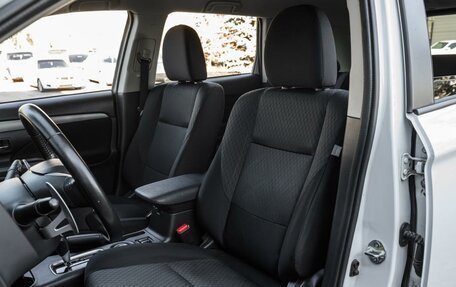 Mitsubishi Outlander III рестайлинг 3, 2014 год, 1 700 000 рублей, 13 фотография