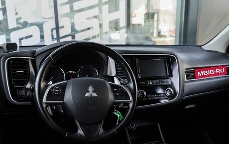 Mitsubishi Outlander III рестайлинг 3, 2014 год, 1 700 000 рублей, 9 фотография
