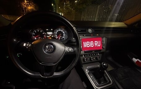 Volkswagen Passat B8 рестайлинг, 2015 год, 950 000 рублей, 21 фотография