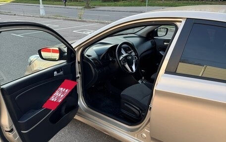 Hyundai Solaris II рестайлинг, 2013 год, 850 000 рублей, 10 фотография
