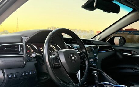 Toyota Camry, 2018 год, 2 900 000 рублей, 4 фотография