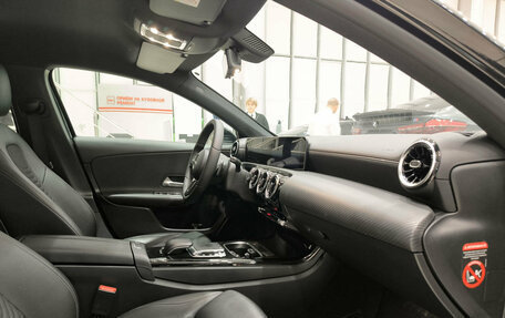 Mercedes-Benz A-Класс, 2018 год, 2 019 000 рублей, 15 фотография