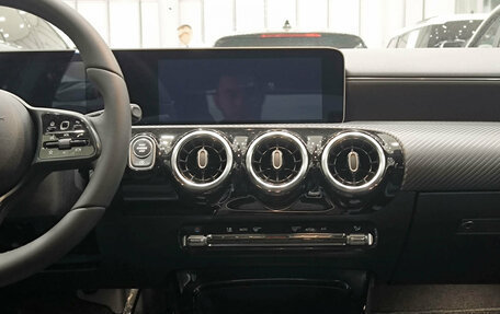 Mercedes-Benz A-Класс, 2018 год, 2 019 000 рублей, 19 фотография