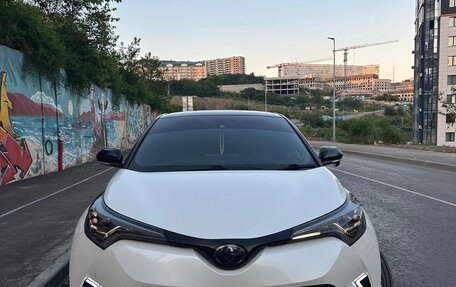 Toyota C-HR I рестайлинг, 2018 год, 2 350 000 рублей, 2 фотография