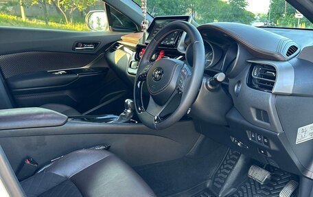 Toyota C-HR I рестайлинг, 2018 год, 2 350 000 рублей, 21 фотография