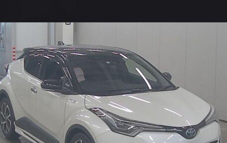Toyota C-HR I рестайлинг, 2018 год, 2 350 000 рублей, 31 фотография