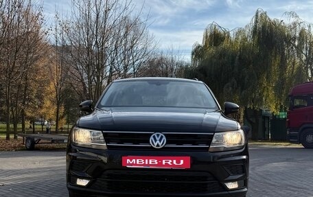 Volkswagen Tiguan II, 2018 год, 2 200 000 рублей, 2 фотография
