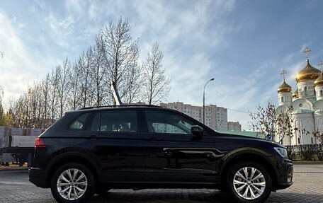 Volkswagen Tiguan II, 2018 год, 2 200 000 рублей, 4 фотография