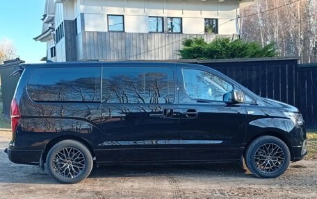 Hyundai Grand Starex Grand Starex I рестайлинг 2, 2020 год, 4 300 000 рублей, 5 фотография
