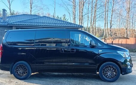 Hyundai Grand Starex Grand Starex I рестайлинг 2, 2020 год, 4 300 000 рублей, 14 фотография