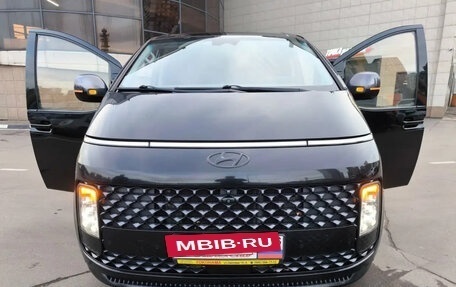 Hyundai Staria, 2023 год, 6 200 000 рублей, 2 фотография