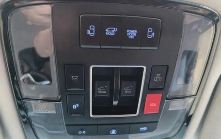 Hyundai Staria, 2023 год, 6 200 000 рублей, 9 фотография
