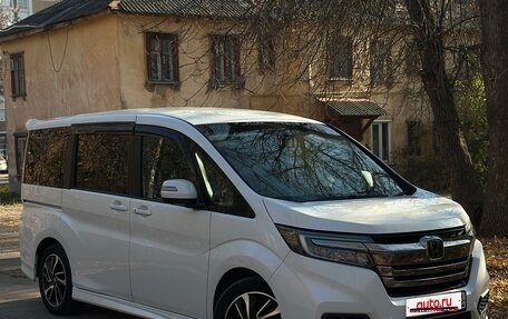 Honda Stepwgn IV рестайлинг, 2017 год, 2 300 000 рублей, 1 фотография
