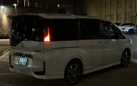 Honda Stepwgn IV рестайлинг, 2017 год, 2 300 000 рублей, 23 фотография
