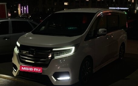 Honda Stepwgn IV рестайлинг, 2017 год, 2 300 000 рублей, 21 фотография