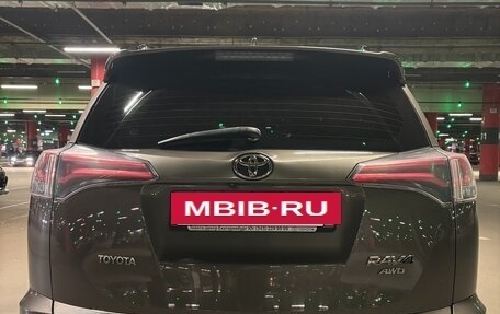 Toyota RAV4, 2019 год, 2 450 000 рублей, 5 фотография