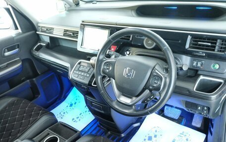 Honda Stepwgn IV рестайлинг, 2016 год, 1 799 000 рублей, 12 фотография