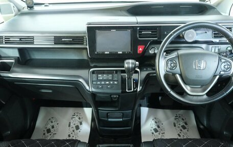 Honda Stepwgn IV рестайлинг, 2016 год, 1 799 000 рублей, 14 фотография