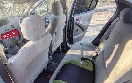 Toyota Platz, 2002 год, 410 000 рублей, 12 фотография