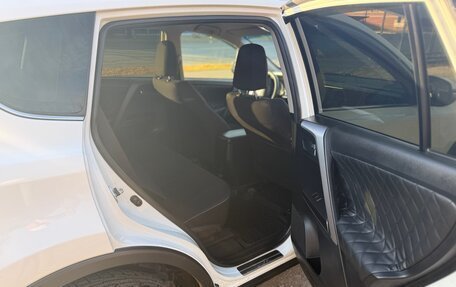 Toyota RAV4, 2016 год, 2 390 000 рублей, 10 фотография
