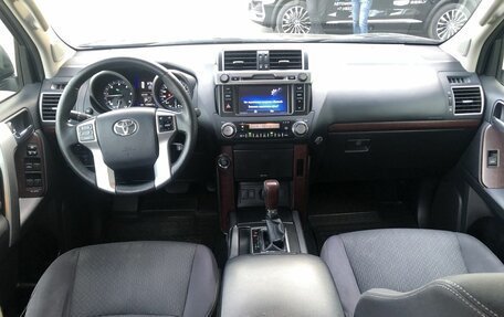 Toyota Land Cruiser Prado 150 рестайлинг, 2017 год, 4 050 000 рублей, 10 фотография