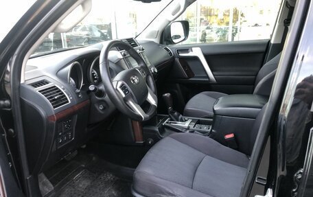 Toyota Land Cruiser Prado 150 рестайлинг, 2017 год, 4 050 000 рублей, 9 фотография