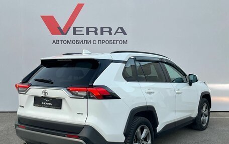 Toyota RAV4, 2019 год, 2 590 000 рублей, 6 фотография