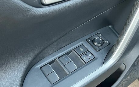 Toyota RAV4, 2019 год, 2 590 000 рублей, 9 фотография
