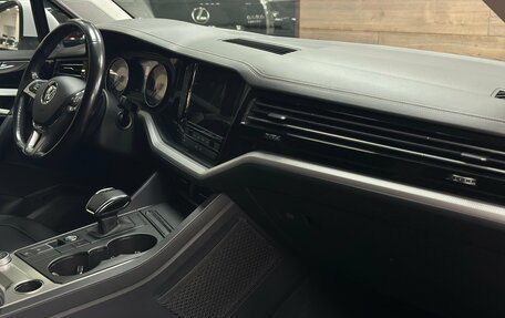 Volkswagen Touareg III, 2019 год, 3 570 000 рублей, 20 фотография